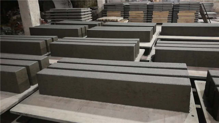 ��ʯ��·��ʯ