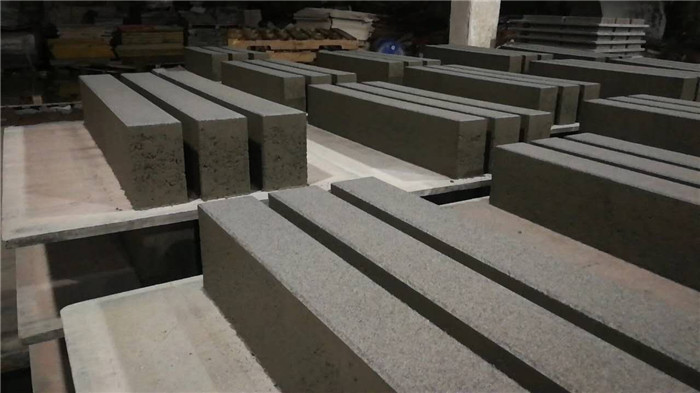 ��ʯ��·��ʯ